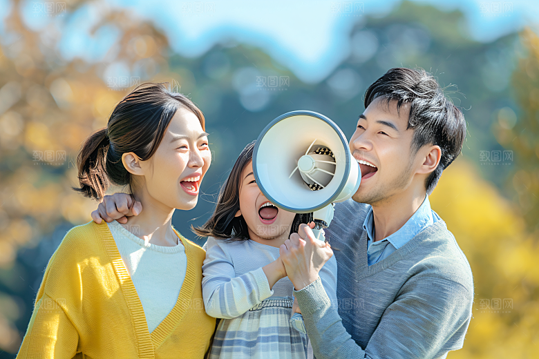 幸福一家人亲子出游摄影图