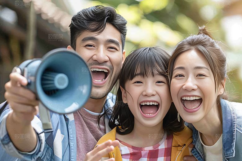 幸福一家人肖像三口之家摄影图