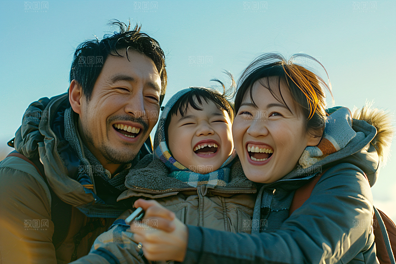 幸福一家人相聚三口之家摄影图
