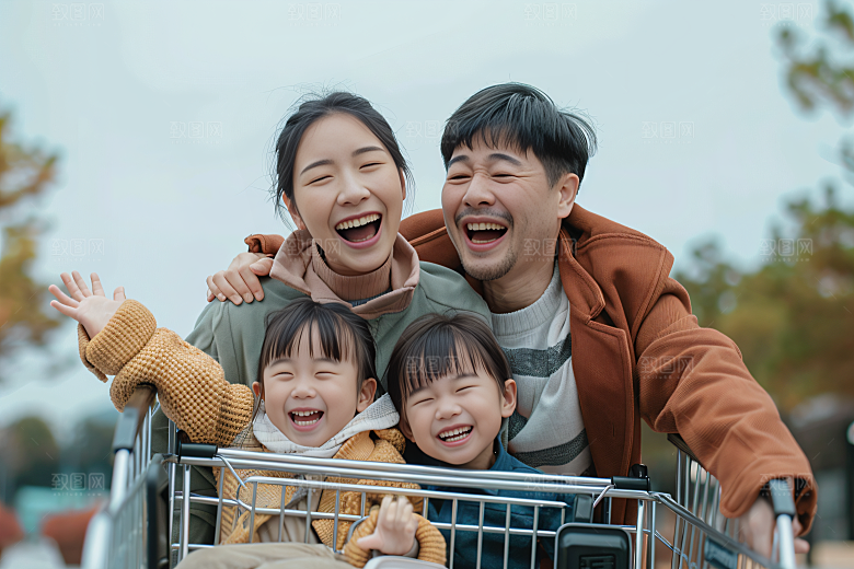 幸福一家人相聚三口之家摄影图