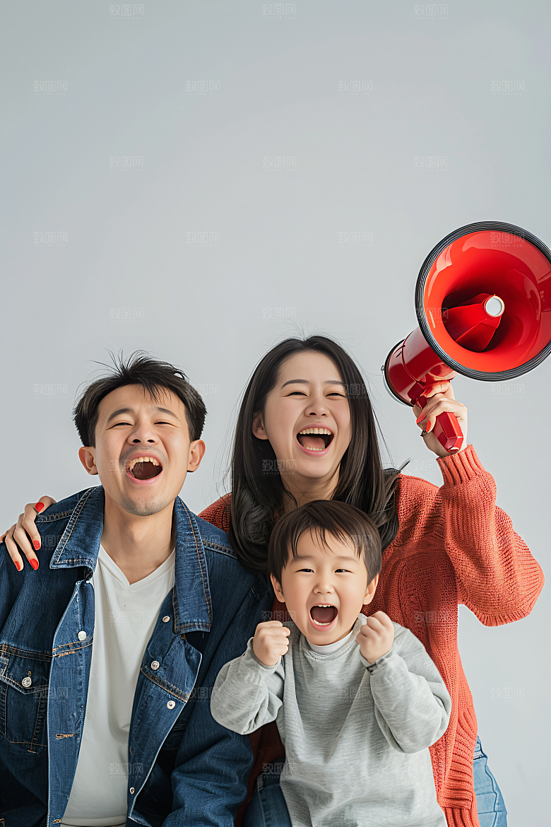 幸福一家人欢乐出游摄影图