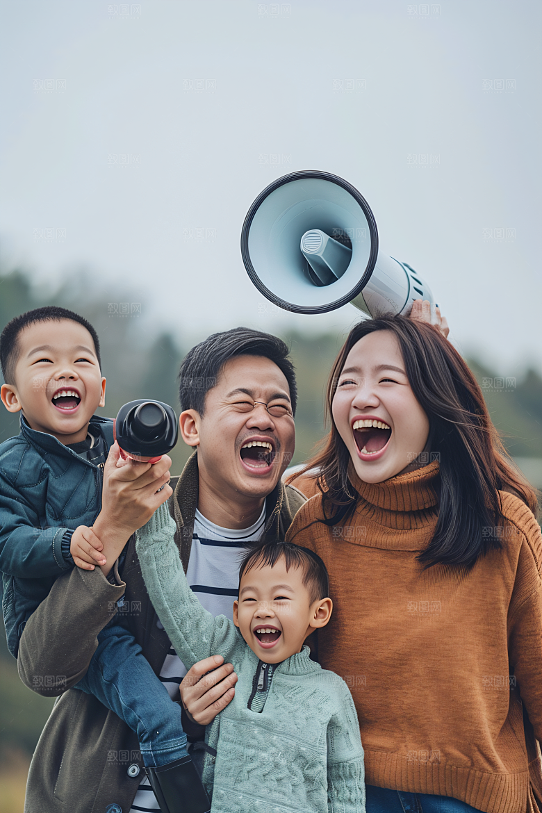 幸福一家人肖像出行摄影图
