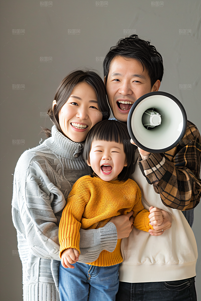 幸福一家人出游三口之家摄影图