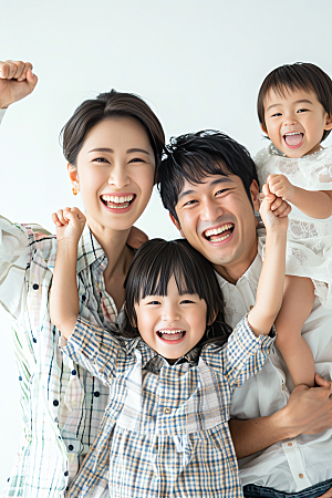 幸福一家人肖像出游摄影图