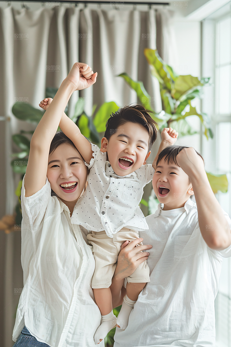 幸福一家人高清出行摄影图