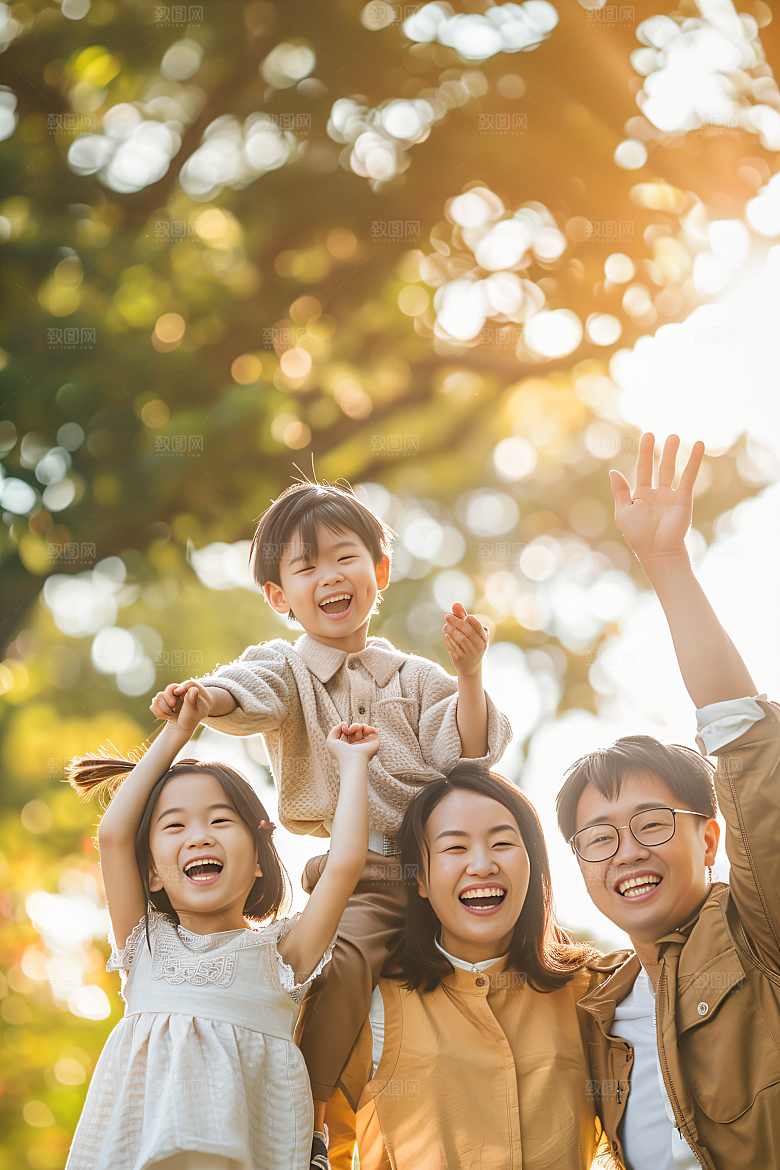 幸福一家人三口之家亲子摄影图