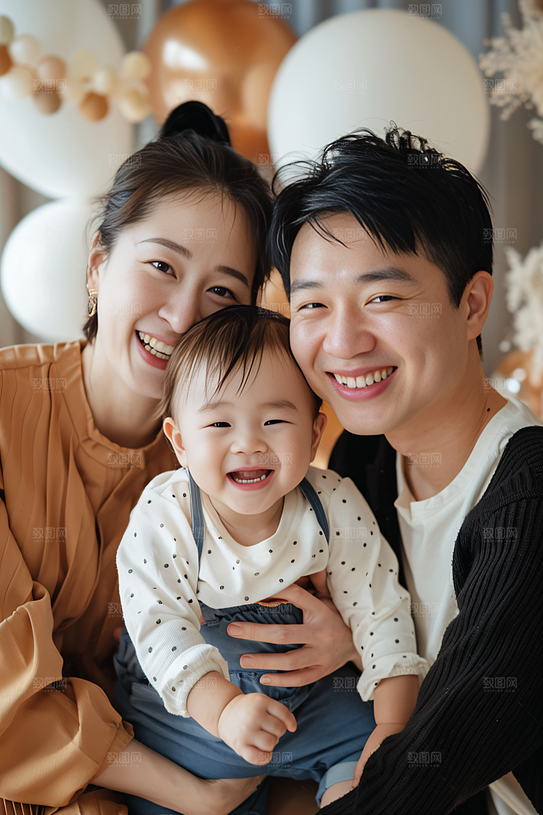 幸福一家人出游三口之家摄影图