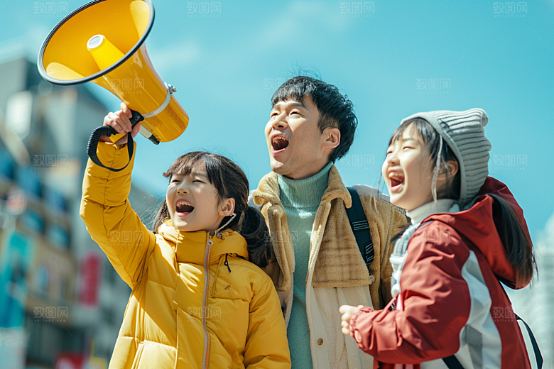 一家三口欢乐场面日常亲情摄影图