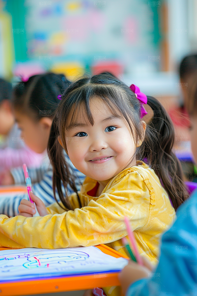 幼儿园里的小朋友儿童上学摄影图