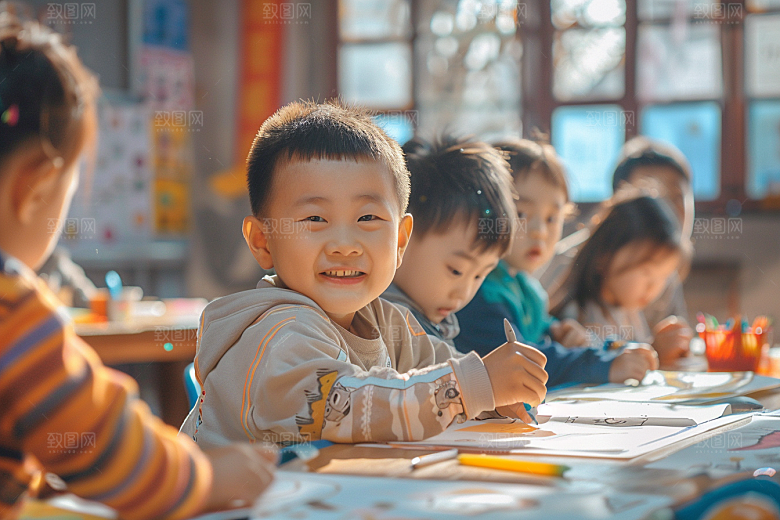 幼儿园里的小朋友童趣高清摄影图