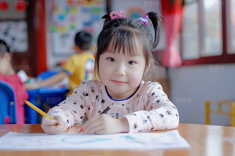 幼儿园里的小朋友可爱学前班摄影图