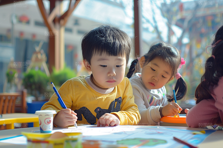 幼儿园里的小朋友肖像学生摄影图