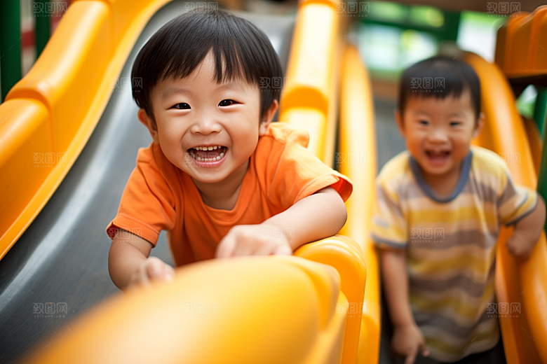 幼儿园里的小朋友童真可爱摄影图