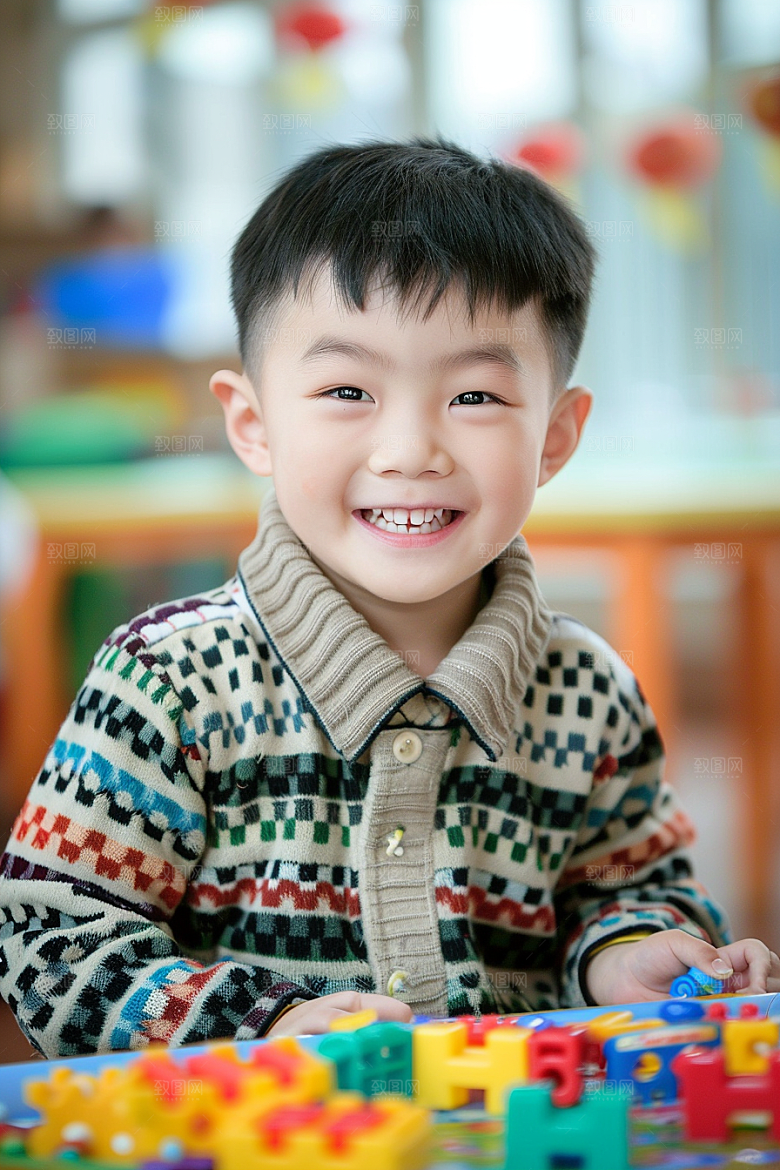 幼儿园里的小朋友可爱上学摄影图