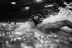 游泳比赛人物健康摄影图