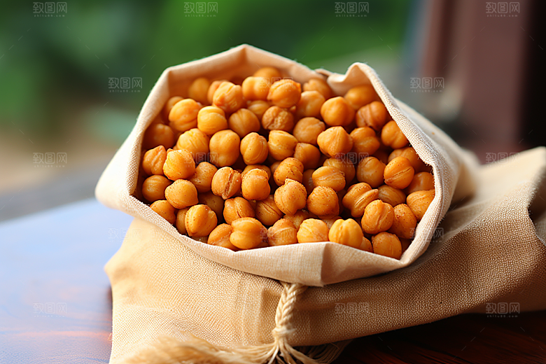 油炸黄金豆油炸食品小吃摄影图