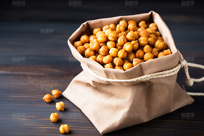 油炸黄金豆膨化食品美味摄影图