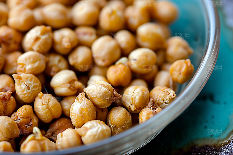 油炸黄金豆油炸食品小吃摄影图
