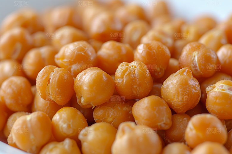 油炸黄金豆油炸食品美味摄影图