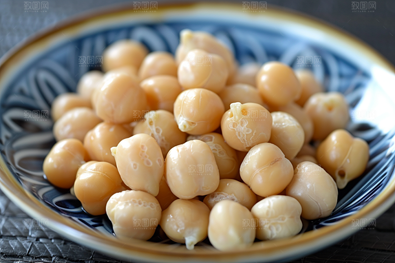 油炸黄金豆膨化食品小吃摄影图