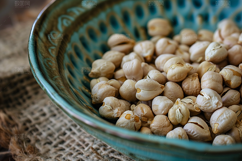 油炸黄金豆美食膨化食品摄影图