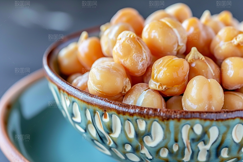 油炸黄金豆美味零食摄影图