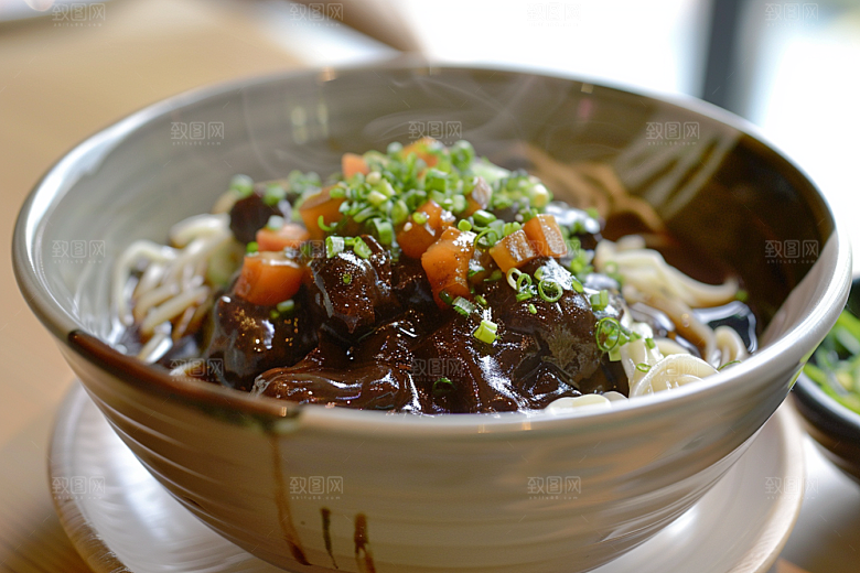 早餐面条热气腾腾面食摄影图