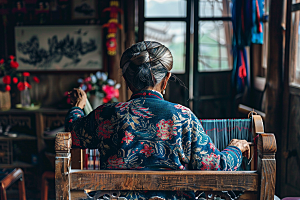 母亲织毛衣慈母手中线老人摄影图